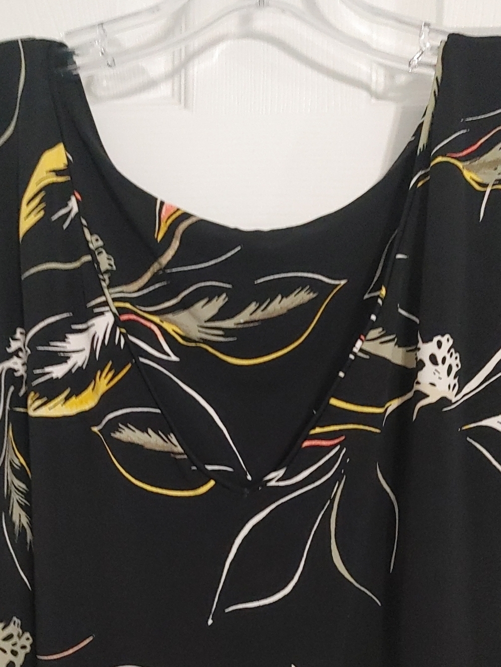 Soma Black Floral Scoop Neck with V-Back Long Sleeve Dress Like New - Picture 4 of 7